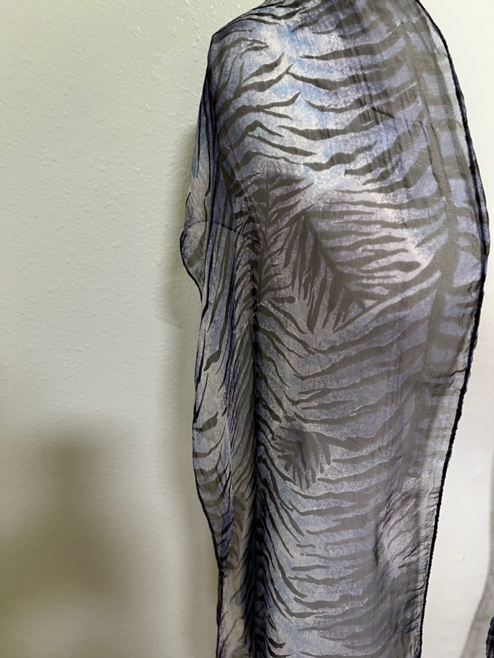 Scarf with Animal print Black and Gray - Picture 3 of 5
